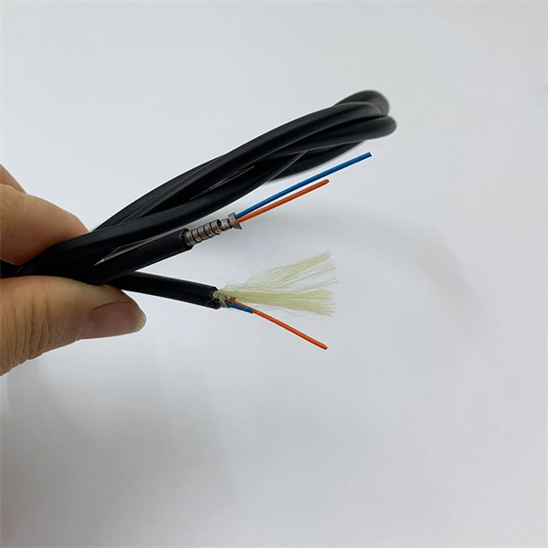 Is there a fiber optic pigtail between the splitter and the ONU 